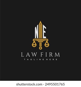 Monograma inicial NE para el logotipo del bufete de abogados con espada y escala