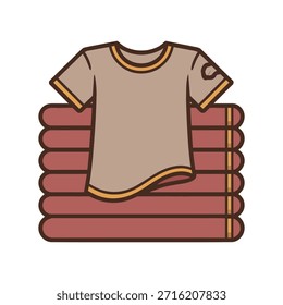 Pilha bem organizada de roupa limpa dobrada com uma camiseta casual no topo pronta para o guarda-roupa