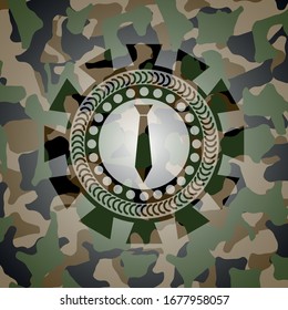 Krawatte-Symbol auf Camo-Muster