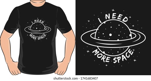 Necesito Más Espacio. Diseño de camisetas único y moderno.