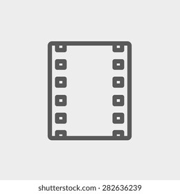 Linha fina de ícone negativo para web e móvel, design plano minimalista moderno. Ícone cinza escuro vetorial no plano de fundo cinza claro.