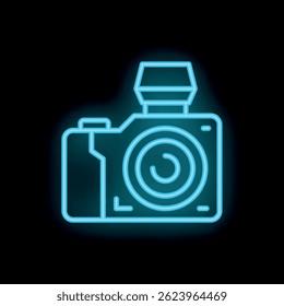 Neonblaues Symbol einer Digitalkamera mit einem Blitz, der auf schwarzem Hintergrund leuchtet