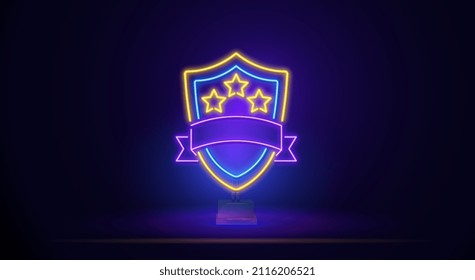 Marco de neón en forma de escudo sobre un soporte con estrellas. Plantilla de señalización de neón vector, pantalla creativa de brillo en contorno. Fondo moderno para diseño de pancartas y carteles, afiche y cubierta