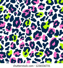 Neon green leopard seamless pattern in 80s-90s style. Exotic animal background.