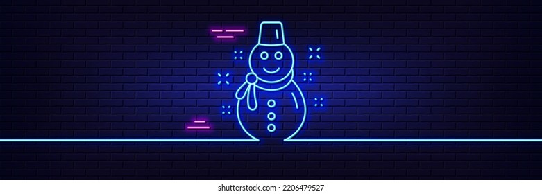 Efecto luminoso neón. Icono de la línea de snowman de Navidad. Signo de año nuevo. Símbolo de vacaciones de invierno. Icono de resplandor de neón de 3d línea. Banner de pared de ladrillo. Esquema de Snowman. Vector