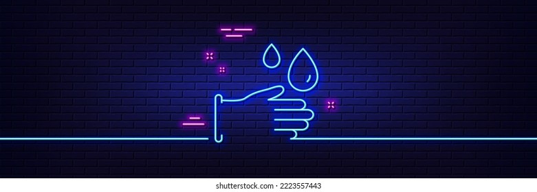 Efecto luminoso neón. Icono de la línea de guantes de goma de limpieza. Signo de higiene. Señal del equipo de limpieza de lavado. Icono de resplandor de neón de 3d línea. Banner de pared de ladrillo. Esquema de guantes de goma. Vector