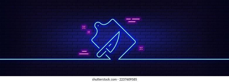 Neonhellgrauer Effekt. Pappensymbol. Farbzeichen. Symbol des Kochmesser. 3D-Linie Neonglühsymbol. Brick-Wand-Banner. Umrisslinie des Schneidpappe. Vektorgrafik