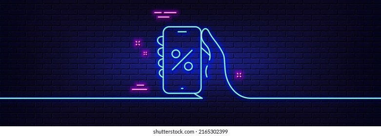 Efecto luminoso neón. Descubre el icono de línea de la aplicación. Cartel de oferta de venta. Símbolo de precio de promoción telefónica. Icono de resplandor de neón de 3d línea. Banner de pared de ladrillo. Esquema de la aplicación de descuentos. Vector