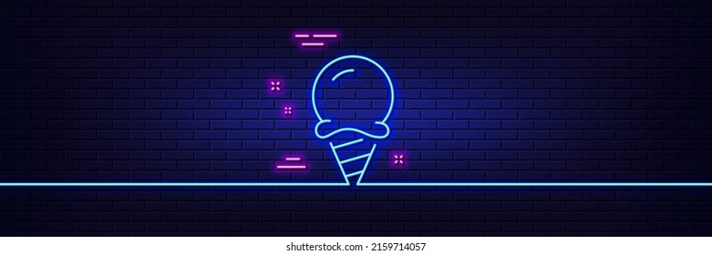 Efecto luminoso neón. Icono de la línea helada. Signo de cono de vainilla sundae. Símbolo de postre de verano congelado. Icono de resplandor de neón de 3d línea. Banner de pared de ladrillo. Borde de helados. Vector
