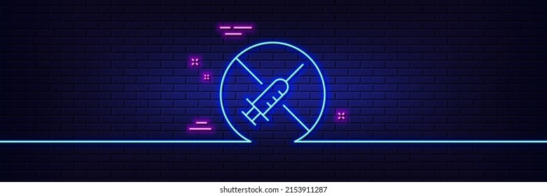Efecto luminoso neón. No hay icono de la línea de la vacuna. Señal de fin de vacunación. Símbolo de la juerga de la jeringa. Icono de resplandor de neón de 3d línea. Banner de pared de ladrillo. No hay esquema de la vacuna. Vector