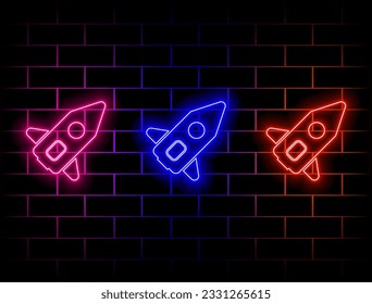 Efecto luminoso neón. Icono de línea del cohete de inicio. Iniciar el signo del proyecto. Símbolo de innovación. Icono de resplandor de neón de 3d línea. Banner de pared de ladrillo. Esquema del cohete de inicio.