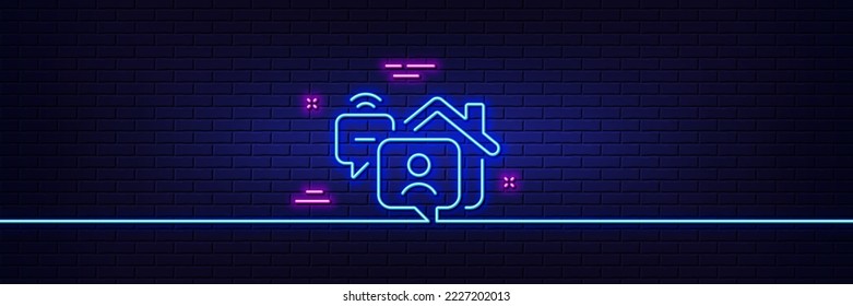 Efecto luminoso neón. Icono de trabajo en línea principal. Firma de trabajo de outsourcing. Símbolo de empleado de oficina remota. Icono de resplandor de neón de 3d línea. Banner de pared de ladrillo. Esbozo del hogar del trabajo. Vector