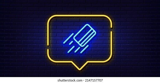 Burbuja de habla de luz neón. Icono de línea de tarjeta de crédito. Signo de pago. Símbolo de finanzas. Fondo neón de luz. Línea de brillo de tarjeta de crédito. Banner de pared de ladrillo. Vector