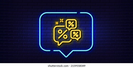 Burbuja de habla de luz neón. Descubre el icono de línea de burbujas de chat. Cartel de oferta de venta. Símbolo de precio de promoción. Fondo neón de luz. Descuentos línea de brillo de chat. Banner de pared de ladrillo. Vector