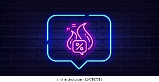 Burbuja de habla de luz neón. Icono de línea de oferta activa. Signo de descuentos de venta. Símbolo de precio de promoción. Fondo neón de luz. Línea de resplandor de oferta caliente. Banner de pared de ladrillo. Vector