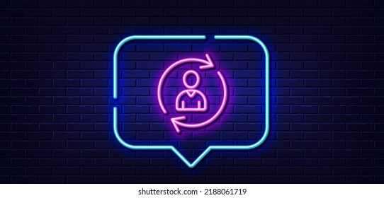 Burbuja de habla de luz neón. Icono de línea Recursos humanos. Signo de perfil de usuario. Símbolo de silueta personal. Signo Actualizar o Actualizar. Fondo neón de luz. Línea de brillo de información personal. Banner de pared de ladrillo. Vector