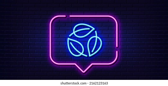 Burbuja de habla de luz neón. Deja el icono de la línea. Signo de hoja de la planta natural. Símbolo de cuidado ambiental. Fondo neón de luz. Deja una línea de brillo. Banner de pared de ladrillo. Vector