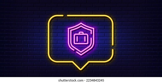 Burbuja de habla de luz neón. Icono de línea de protección de equipaje. Cartel de la maleta. Símbolo de seguridad de equipaje. Fondo neón de luz. El equipaje protege la línea de brillo. Banner de pared de ladrillo. Vector