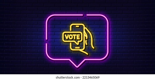 Burbuja de habla de luz neón. Icono de línea de votación en línea. Cartel de voto en Internet. Símbolo de elección web. Fondo neón de luz. Línea de resplandor de votos en línea. Banner de pared de ladrillo. Vector