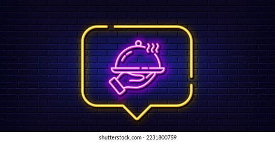 Burbuja de habla de luz neón. Icono de la línea de comida de restaurante. Cartel de la cena. Símbolo del servicio de habitaciones del hotel. Fondo neón de luz. Cocina del restaurante en línea. Banner de pared de ladrillo. Vector