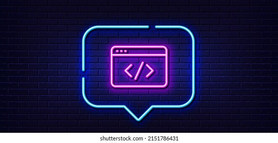 Burbuja de habla de luz neón. Icono de línea de script Seo. Signo de programación web. Símbolo de gestión de tráfico. Fondo neón de luz. Línea de brillo de guión de seo. Banner de pared de ladrillo. Vector