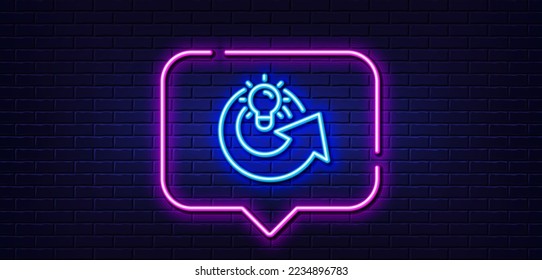 Burbuja de habla de luz neón. Icono de línea de ideas compartidas. Bombilla o señal de la lámpara. Creatividad, solución o símbolo de pensamiento. Fondo neón de luz. Compartir la línea de brillo de la idea. Banner de pared de ladrillo. Vector