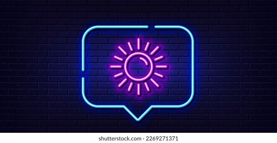 Neon Light-Sprechblase. Sun Line Symbol. Schild für heißes Wetter. Sommersymbol. Neoner heller Hintergrund. Sonnenstrahlen. Brick-Wand-Banner. Vektorgrafik