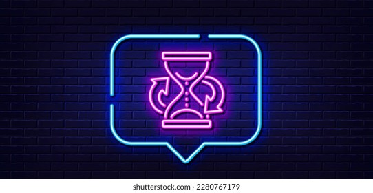 Burbuja de habla de luz neón. Icono de la línea de refresco de vidrio horario. Señal de reloj de arena. Fondo neón de luz. Línea de brillo de vidrio de color. Banner de pared de ladrillo. Vector