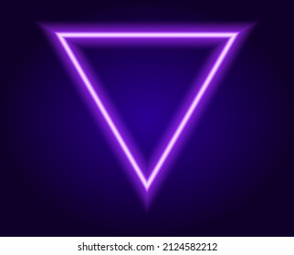 neonvioletter Dreiecksrahmen. Einzeln Elemente in Form von neonischen Dreiecksrahmen, violett leuchtende Linien auf dunklem Hintergrund für eine Designvorlage. dreieckige Farbnebel