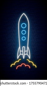 Señal de Neon Rocket. Icono de nave espacial brillante brillante brillante sobre fondo de ladrillo oscuro. Ilustración vectorial.