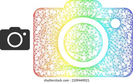 Icono de modelo de cámara fotográfica neta con gradiente espectral. Colorido icono de la cámara fotográfica de la red de canales. Carcasa plana creada a partir del icono de la cámara fotográfica y líneas cruzadas.