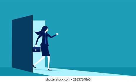 Los nuevos empleados entran a la fuerza laboral. mujer de negocios abre la puerta para entrar. ilustración de vector de concepto de negocio