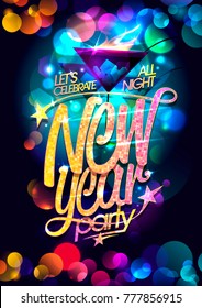 Diseño de fiesta de Año Nuevo con lentes martini y fondo multicolor de luces de bokek