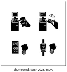 Conjunto de iconos de glifos de tecnología NFC. Sistema de pago de seguridad en reloj inteligente o teléfono móvil. Cerca de la comunicación de campo. Señales planas rellenas. Ilustraciones vectoriales aisladas de siluetas