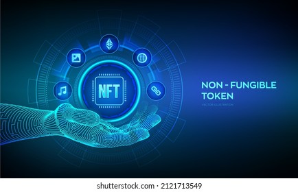 Icono de NFT en mano robótica. Concepto no fungible de tecnología criptográfica digital crypto art blockchain en pantalla virtual. Inversión en criptografía. Ilustración vectorial.