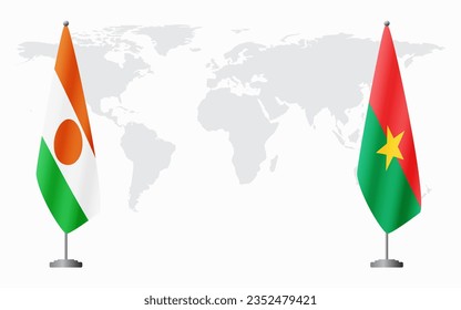 Niger und Burkina Faso Flaggen für offizielle Treffen vor dem Hintergrund der Weltkarte.