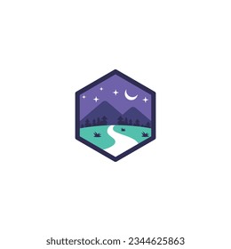 El diseño del logo del paisaje nocturno en las montañas