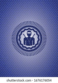 icono ninja dentro del emblema con textura jean