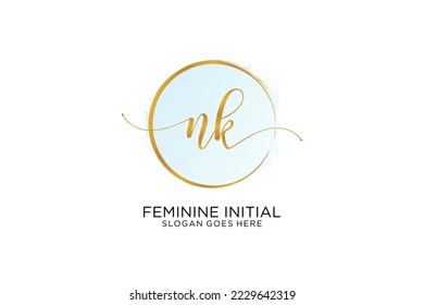 Logotipo de escritura a mano NK con plantilla de círculo, firma vectorial, boda, moda, floral y botánica con plantilla creativa.