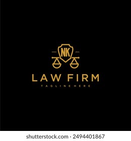 Monograma inicial NK para el logotipo de la firma de abogados con escalas y escudo de Imagen de lujo