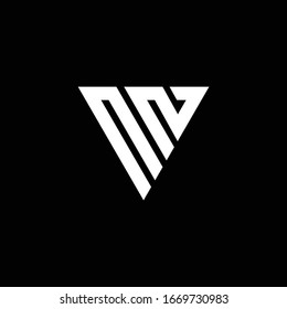 Monograma de la letra del logotipo NN con la plantilla de diseño de forma triangular aislada en fondo negro