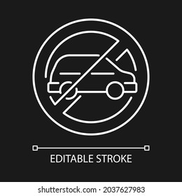 No using when driving white linear manual label icon for dark theme. Thin line customizable illustration. Isolated vector contour symbol for night mode for product use instructions. Editable stroke