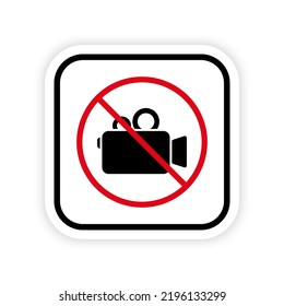 No hay ninguna cámara de vídeo que grabe el icono de prohibición de silueta negra. Señal roja de la zona prohibida de producción de películas. Símbolo de parada de camcorder. No Se Permite La Grabación De Un Pictograma Prohibido. Vector aislado