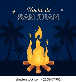 Noche de San Juan. Beliebtes Ereignis in Spanien, um die Sommersonne zu feiern. Banner, Poster oder Grußkarte mit Feuer am Strand mit Palmen. (Spanische Übersetzung: Nacht des Heiligen Johannes). 