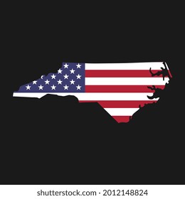 Mapa del estado de Carolina del Norte con bandera nacional estadounidense sobre fondo negro