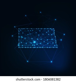 Mapa de silueta brillante del estado de Dacota del Norte Estados Unidos hecho de líneas de estrellas puntos triángulos, formas poligonales bajas. Comunicación, concepto de tecnologías de internet. Ilustración vectorial futurista de armazón alámbrico