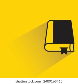 Notebook-Symbol mit Schatten auf gelbem Hintergrund