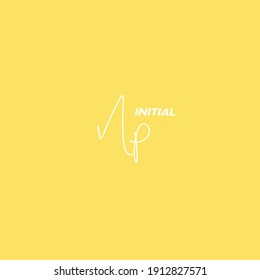 Logo manuscrito de fondo amarillo Np