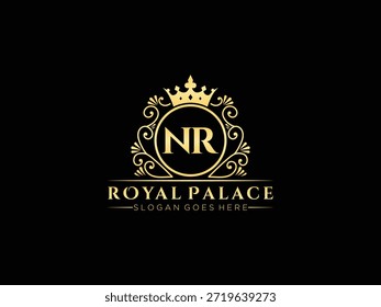 Plantilla inicial de logotipo dorado de lujo. Identidad de la marca del Palacio Real. Diseño de emblema heráldico y símbolo de moda