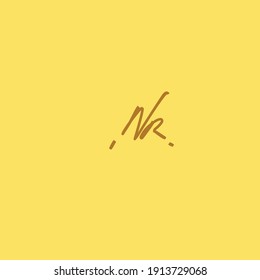 Logo manuscrito de fondo amarillo NR
